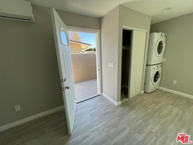 Foto del edificio - 2615 Elizondo Ave