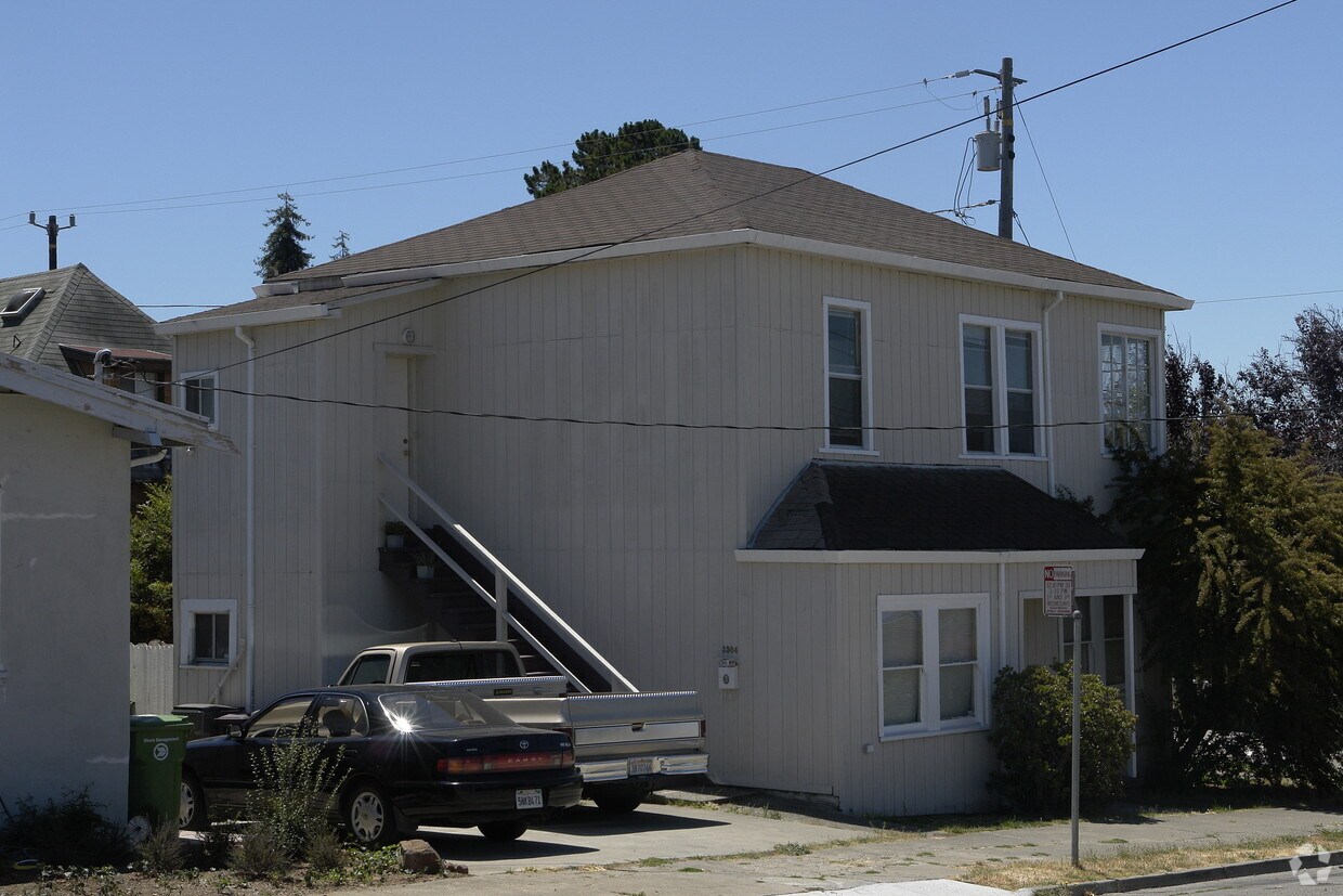 Primary Photo - 3500-3504 Maple Ave