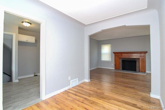 Foto del edificio - $1,350 - 3 Bed / 2 Bath House in Detroit