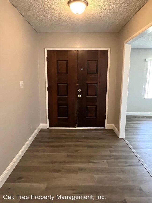 Building Photo - 3 br, 2 bath House - 3328 E. Vartikian Avenue