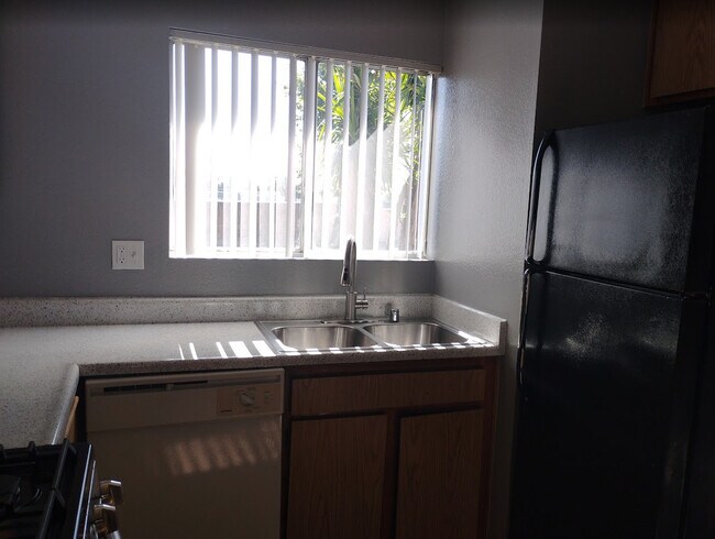 Foto del edificio - Kendall Drive Apartments