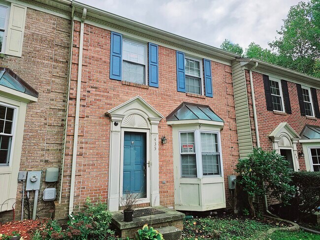Building Photo - 435 Oakton Way