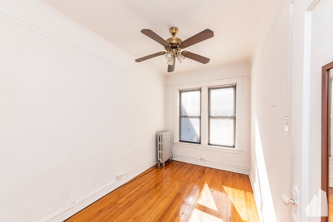 Building Photo - 5704 S Harper Ave