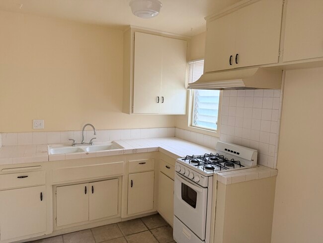 Kitchen - 2608 Vanderbilt Ln