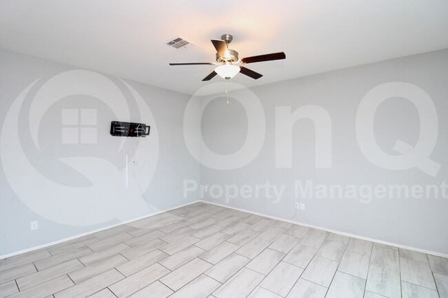 Foto del edificio - 7115 W Solano Dr S