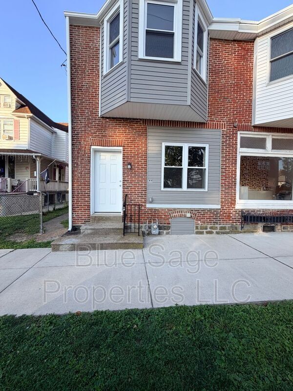 Building Photo - 44 W Winona Ave