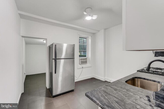 Foto del edificio - Charming Fishtown 2-Bedroom with Modern Updates