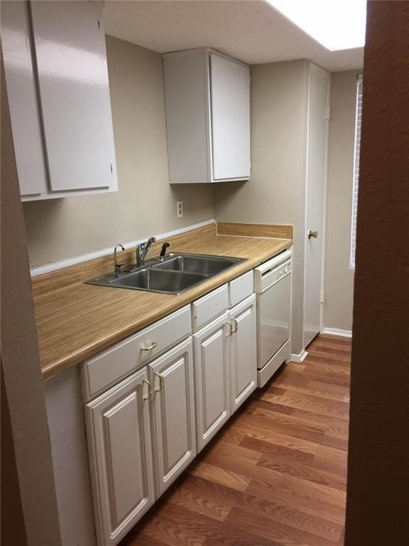 Building Photo - 7431 Holly Hill Dr