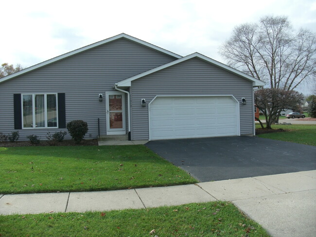 Building Photo - 11313 Douglas Ave