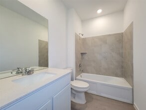 Building Photo - 320 Emma St