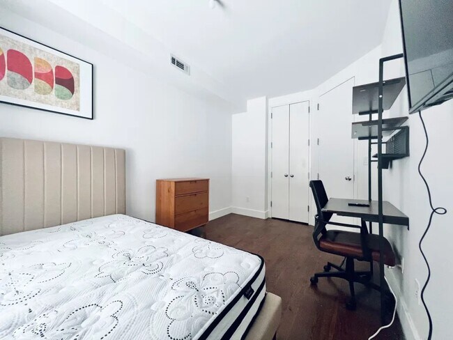 Foto del edificio - Furnished room/NOT APARTMENT