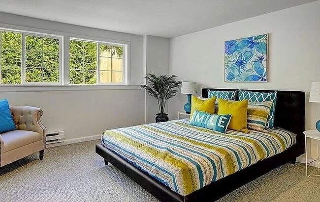 Beautiful, recently remodeled 4 bedroom, 3... - Beautiful, recently remodeled 4 bedroom, 3... House