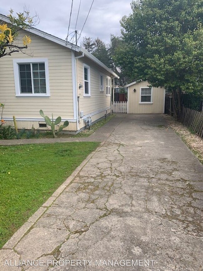 Building Photo - 2 br, 1 bath House - 106 S East Street