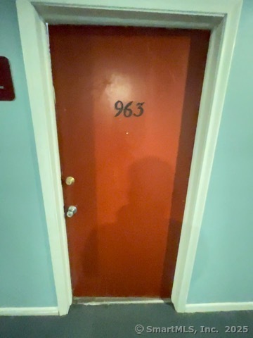 Foto del edificio - 963 High Path Rd