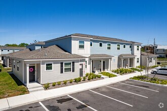 Building Photo - Solamar Apartment Homes Kissimmee