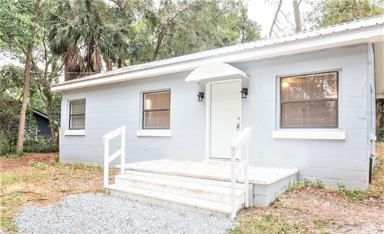 Foto principal - 205 Columbia Dr