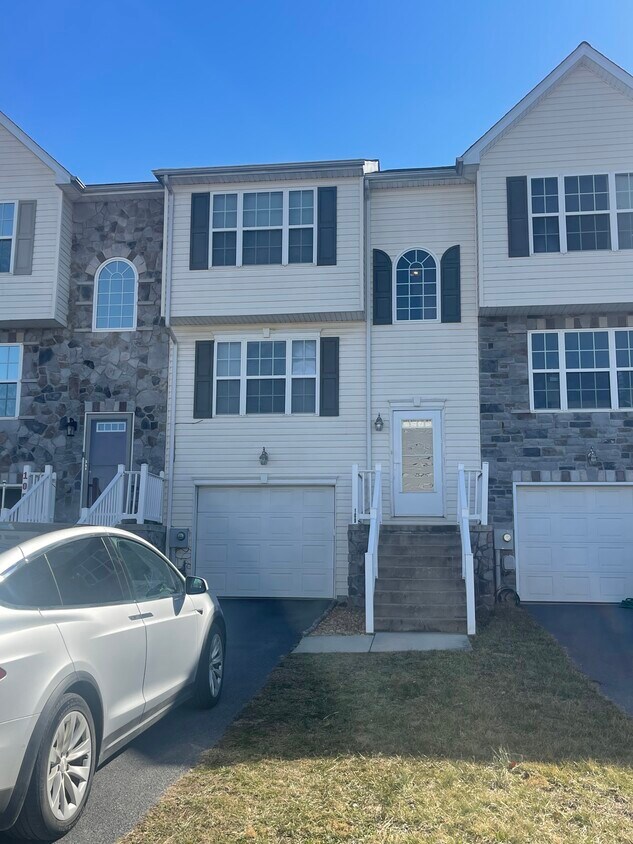 109 Kensington Ter, Martinsburg, WV 25405 Townhome Rentals in