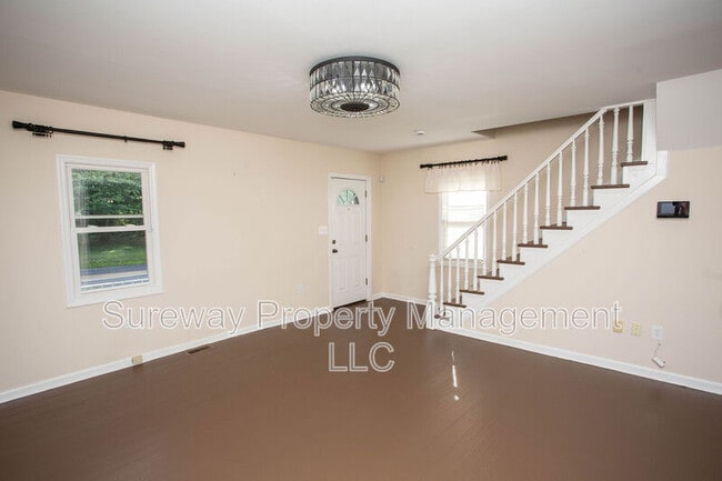 Building Photo - 220 N Locust Ave