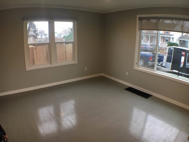 Building Photo - Renovated Modern Duplex