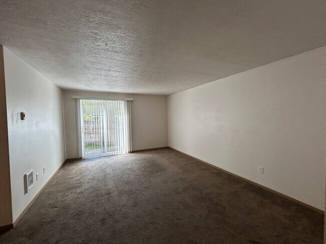 Foto del edificio - 521 NE Burnside Ave