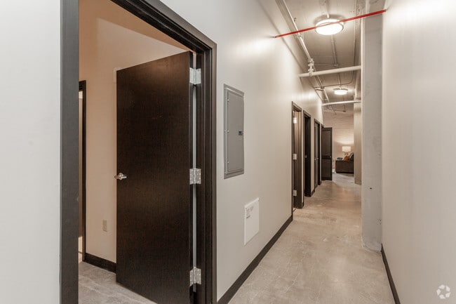 2BR, 2BA - Entry - Gordon-Van Tine Commons