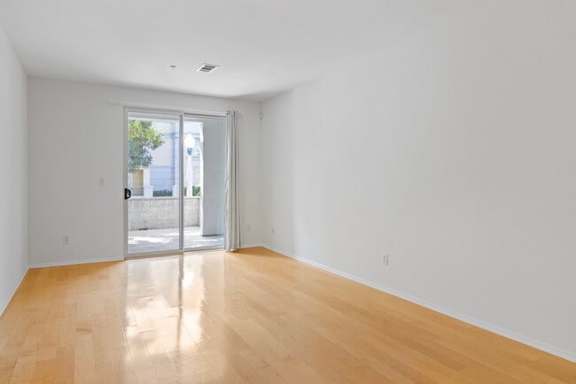 Foto del edificio - 6400 Crescent Park E