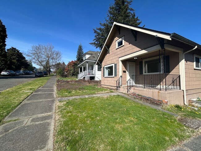 Foto del edificio - Fully remodeled 2 BD, 1 BA House near 6th ...