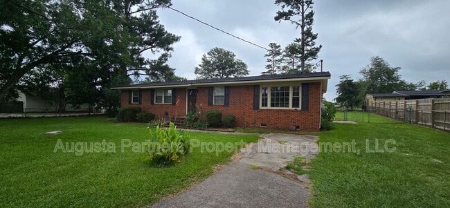 Building Photo - 230 Pinehurst Dr