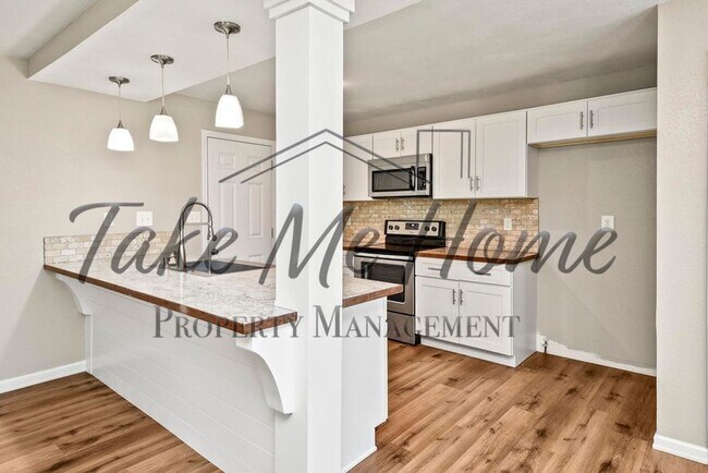 Foto del edificio - Beautifully updated 3 bedroom home in Kick...