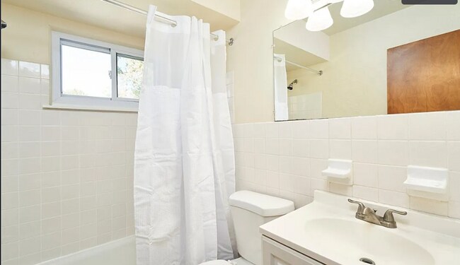 Foto del edificio - 923-925 Rosamond Ave