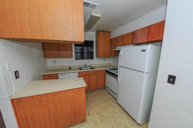 Building Photo - Ground level apartment in Vallejo