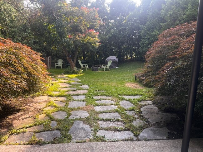 Building Photo - 266 Malletts Bay Ave