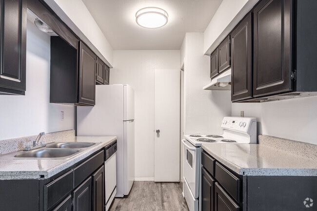 Interior Photo - Summerstone