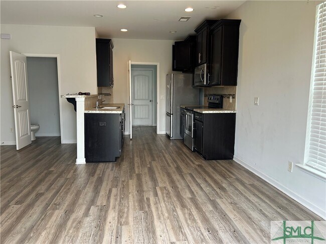 Building Photo - 80 Crystal Lake Dr