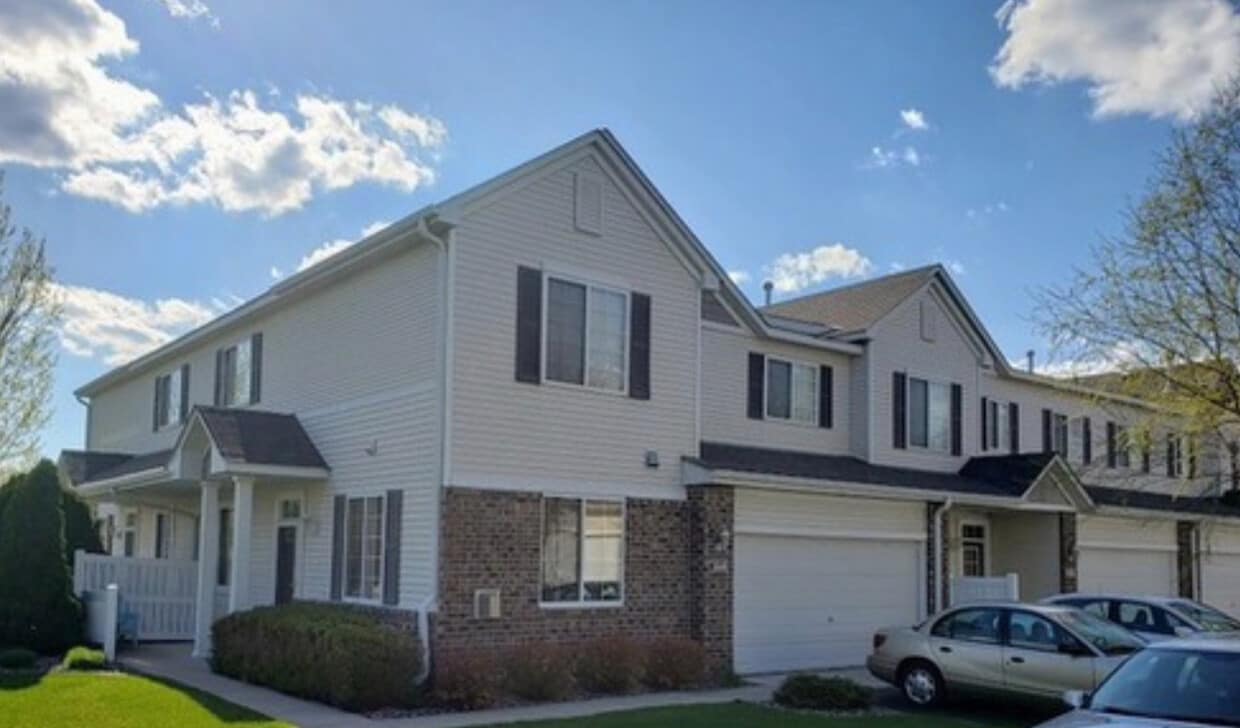 End unit in district 196 - 1640 139th St W
