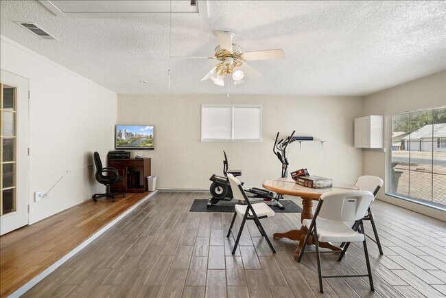 Foto del edificio - 4611 Cedargrove Dr