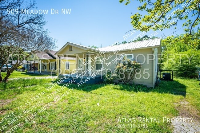 Building Photo - 909 Meadow Drive NW, Huntsville, AL 35816