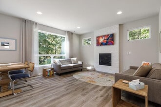 Building Photo - 2934 SW Crestwood Dr