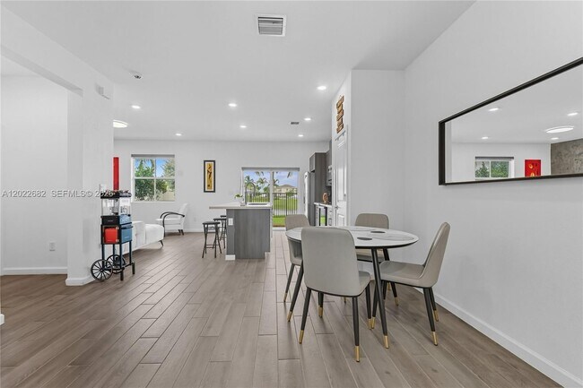 Foto del edificio - 805 SE 18th St