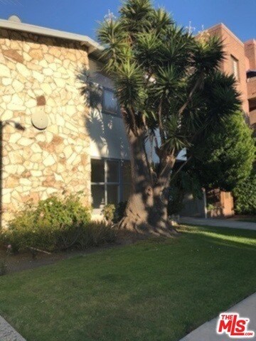 Building Photo - 226 S Gale Dr