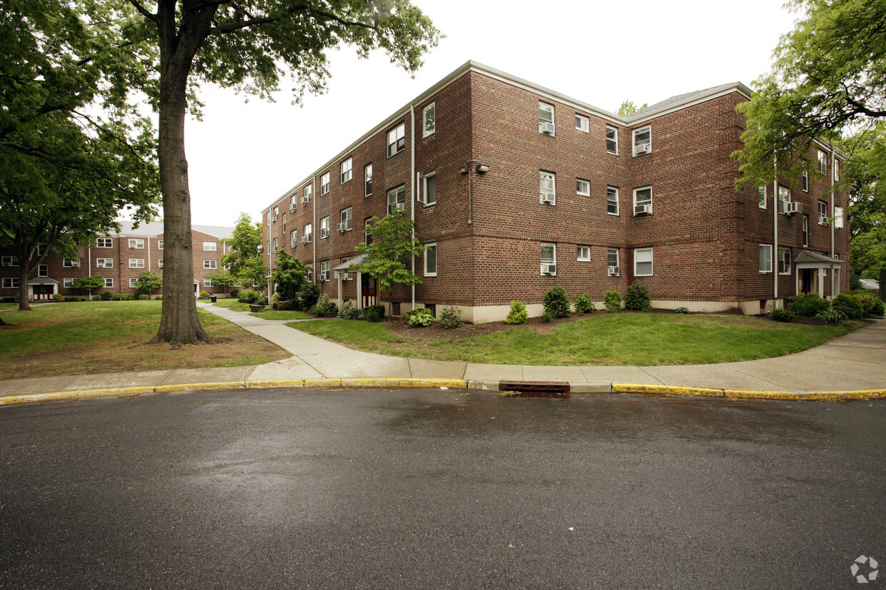 Primary Photo - Teaneck Gardens