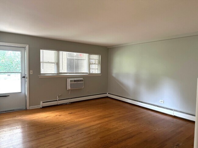 Foto del edificio - 5629 St Charles Rd