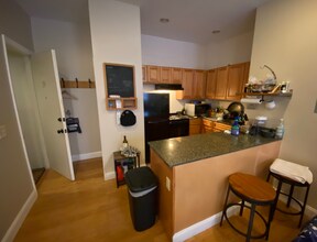 Building Photo - 42 Saint Botolph St