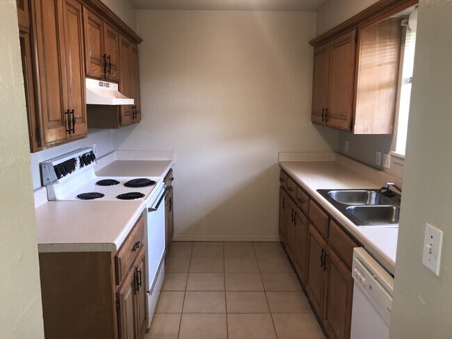 Foto del edificio - 2 bed, 1 bath duplex for rent in Moore nea...