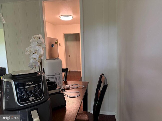 Foto del edificio - 7260 Donnell Pl