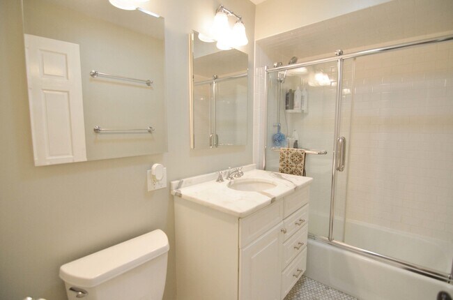 Foto del edificio - 1351 W Webster Ave