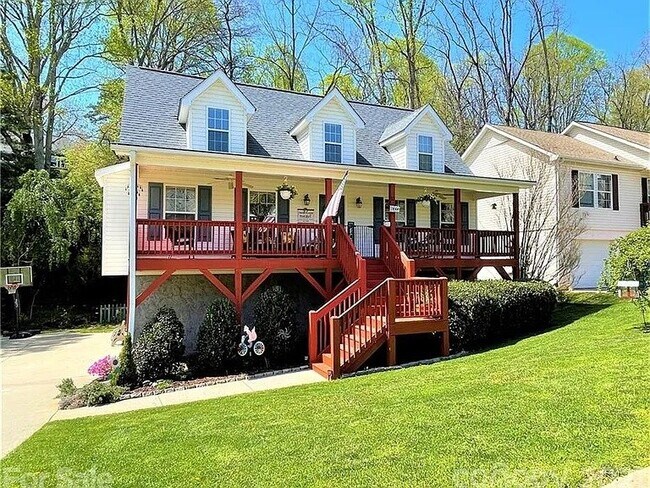 Foto del edificio - 17 Grove Garden Ave