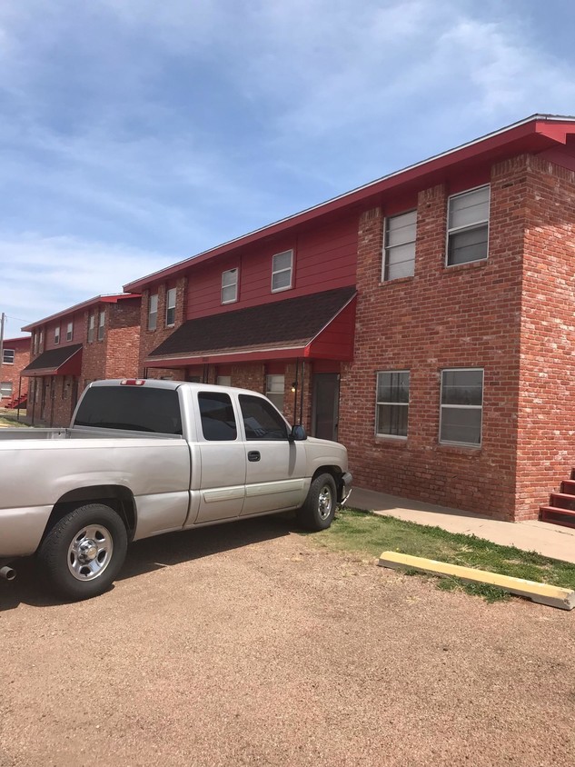 Dos habitaciones un baño y medio conexiones para lavadora secadora - 1021 N Western Ave