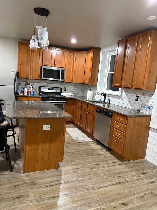 Building Photo - 709 DeKalb St