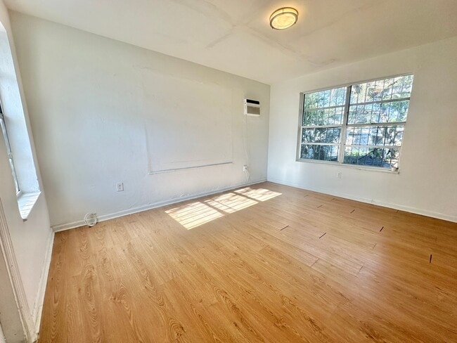 Foto del edificio - 7655 NW 3rd Ave